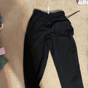 black lululemon pants size 4 loose